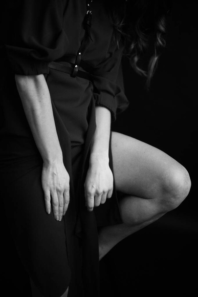 Details of body of beautiful girl, fashion and art, authentic black and white photo shoot - Foto, afbeelding