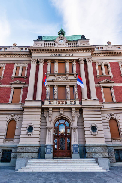 Belgrado, Serbia - 27 de agosto de 2020: Museo Nacional de Belgrado. Se encuentra en la Plaza de la República de Belgrado. - Foto, Imagen