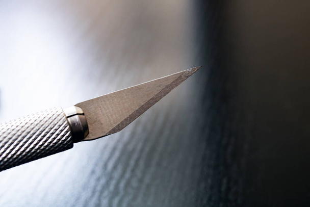 Sharp blade of a metal scalpel closeup - Foto, Bild