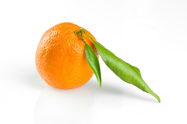Tangerine with green leaf - Photo, Image