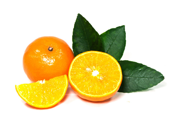 Fruto naranja aislado sobre fondo blanco - Foto, imagen