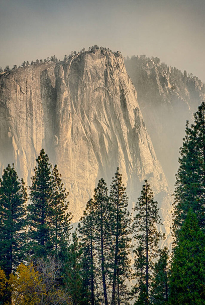 Yosemite Valley Nationalpark in Kalifornien am frühen Morgen - Foto, Bild