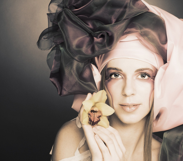 Young lady with orchids - Zdjęcie, obraz