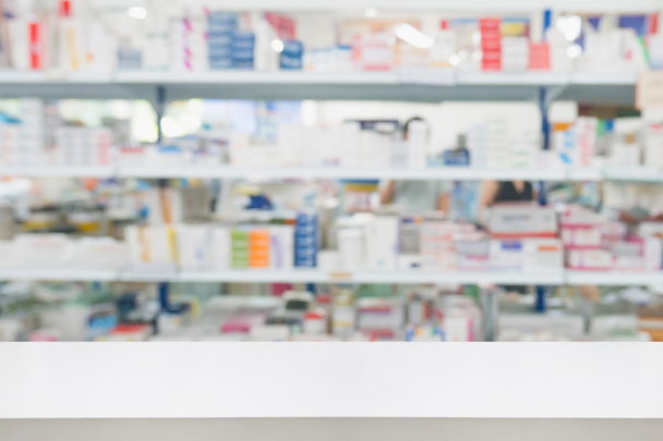 farmacia contador farmacia tienda interior con medicamentos suplementos vitamínicos y productos sanitarios para una salud en los estantes fondo borroso - Foto, Imagen