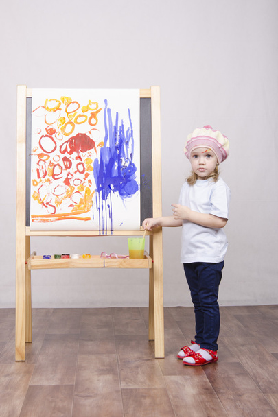 dívka umělec barvy na plátně - Fotografie, Obrázek
