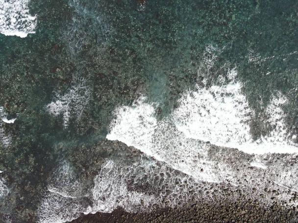 Blick auf einen Felsstrand an der Nordküste der Insel Gran Canaria - Foto, Bild