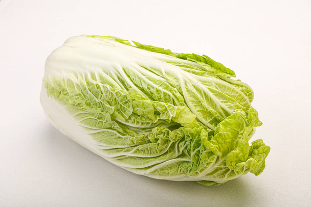 Vegane Küche - Grüner frischer, schmackhafter Chinakohl - Foto, Bild