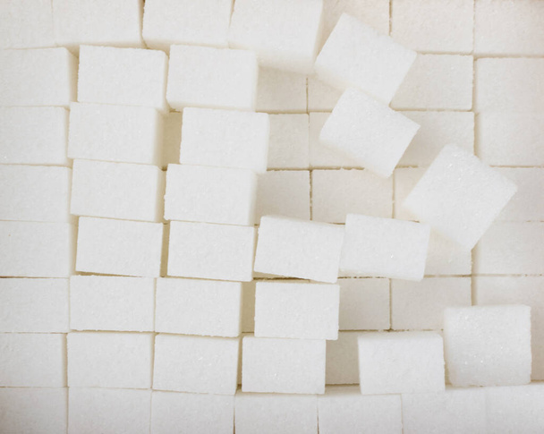 Cubos de açúcar branco texturizado vista superior de fundo. Padrão de cubo de açúcar branco refinado com espaço de cópia - Foto, Imagem