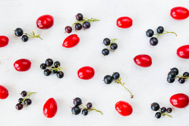 Σταφίδα, Cornus και dogberry close-up, φωτογραφία τροφίμων - Φωτογραφία, εικόνα