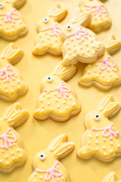 Easter sugar cookies decorated with royal icing of different colors. - Foto, Imagen