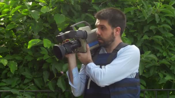 Cameraman with an ENG camera - Footage, Video