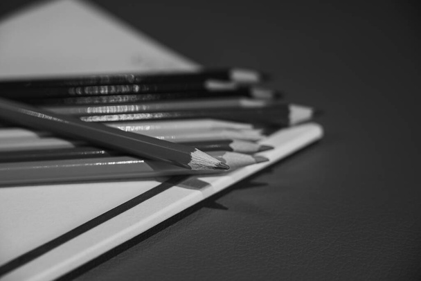 Drawing pencils with wooden easel; Black and white style - Fotografie, Obrázek