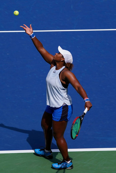 NEW YORK - AUGUST 31, 2019: Professional tennis player Taylor Townsend of United States in action during her 2019 US Open third round match at Billie Jean King National Tennis Center - Fotoğraf, Görsel