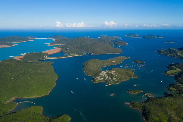 Drone volar sobre el hermoso mar y la isla - Foto, Imagen