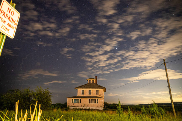 Mléčná dráha oblohy nad hradem v Rockport, Massachusetts. - Fotografie, Obrázek