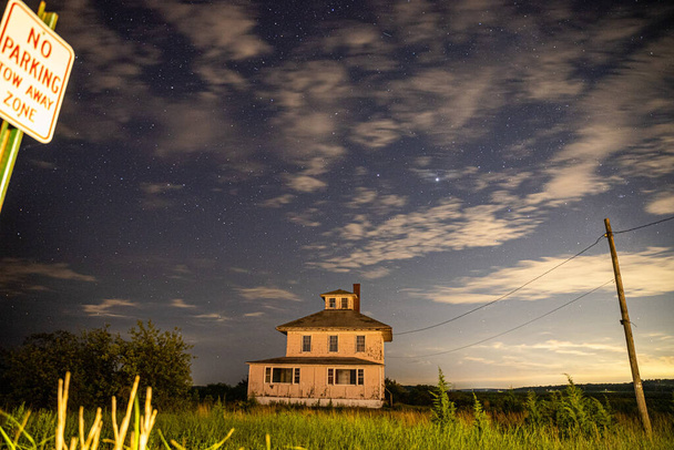 Melkweg hemel boven kasteel in Rockport, Massachusetts. - Foto, afbeelding