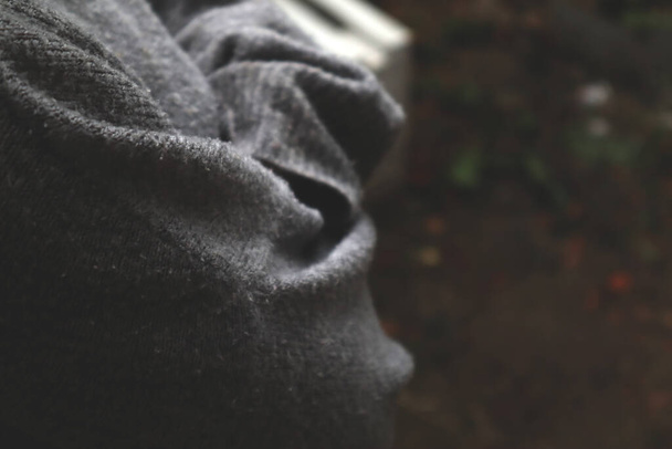 Рукав сірого піджака
 - Фото, зображення