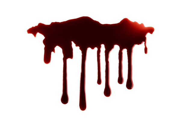 Goteo de sangre con ruta de recorte aislado sobre fondo blanco. Concepto de Halloween - Foto, Imagen