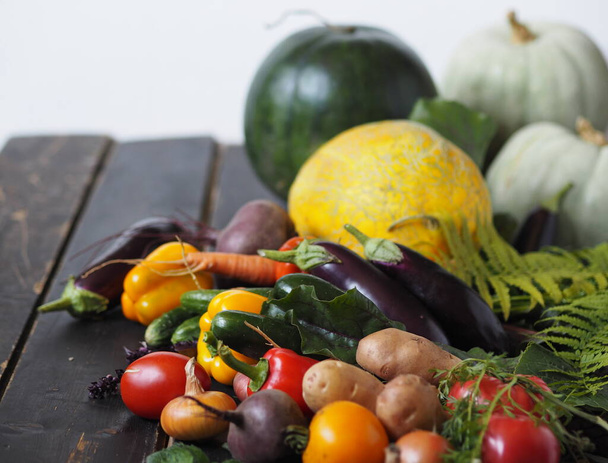 Autumn harvest.Free copy space. Various natural vegetables and fruits, grown in the country, on a dark wooden background. Autumn harvest. Free copy space. - Fotoğraf, Görsel