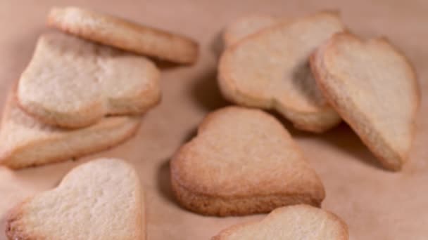 Persona decorazione biscotti di pan di zenzero  - Filmati, video