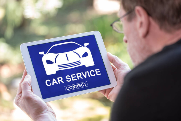 Ekran tabletu przedstawiający koncepcję usługi samochodowej - Zdjęcie, obraz