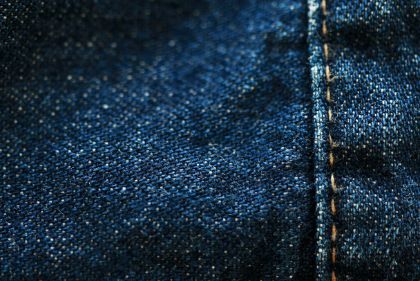 Jeans denim textura de cerca, enfoque solo un punto, fondo de pantalla borroso suave - Foto, Imagen