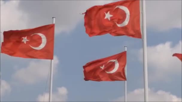 bandeira vermelha e branca da Turquia acenando ao vento - Filmagem, Vídeo