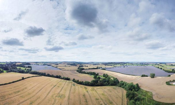 Panoramatický letecký pohled na zemědělskou půdu v krajině Oxfordshire v Anglii - Fotografie, Obrázek