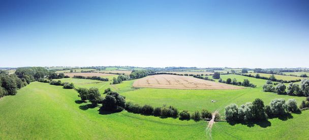 Vue aérienne panoramique des terres agricoles dans la campagne de l'oxfordshire en Angleterre - Photo, image