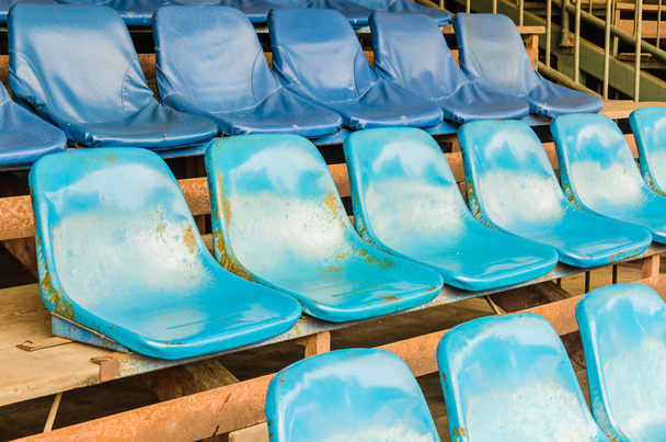 Assentos vazios no estádio
 - Foto, Imagem