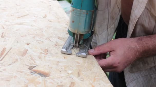 Ξύλινες σανίδες πριονίσματος για κατασκευές - Πλάνα, βίντεο