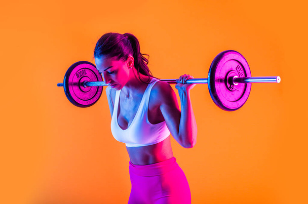 Athletic woman with fitness sportswear traning - Beautiful girl doing fitness in a studio - Φωτογραφία, εικόνα