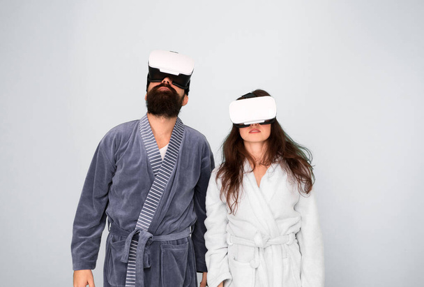 Bearded man and woman in robe. Couple in love. Family. Virtual reality and 3d. Love. modern family in vr glasses. 3d glasses. 3d technology. family couple in 3d glasses. vr headset. different reality - Foto, immagini