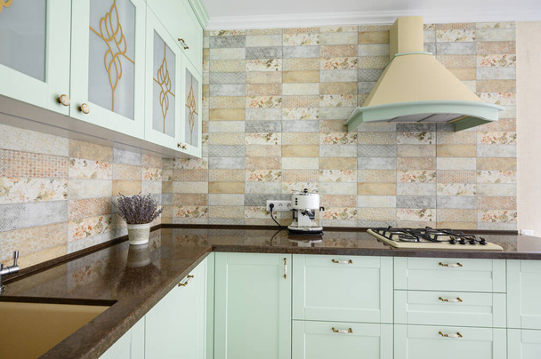 Cocina blanca moderna diseño interior limpio - Foto, Imagen