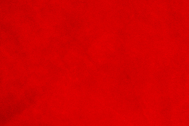 Tmavě červené matné pozadí semišové tkaniny, detailní záběr. Sametová textura z hladké vinné usně. Hmotné makro. Červená textura - Fotografie, Obrázek