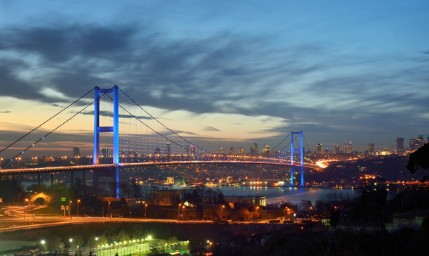 ніч мосту Золоті ворота і вогні Стамбул, Туреччина - Фото, зображення
