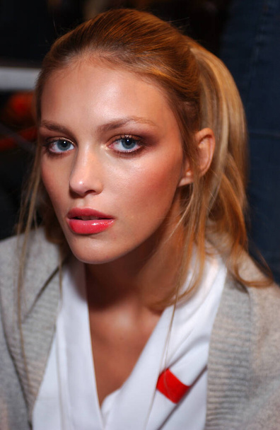 ARIS FRANCE - OCTOBER 10, 2004 Model Anja Rubik getting ready backstage for fashion show of Valentino Ready-To-Wear collection during Paris Spring-Summer 2005 fashion week. Paris, - 写真・画像