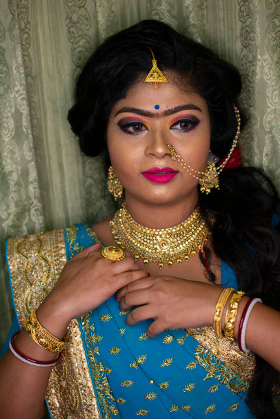 індійська дівчина на вечірньому макіяжі
 - Фото, зображення