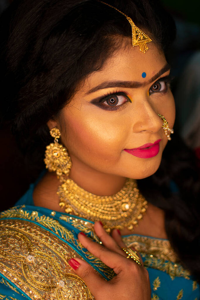 ein indisches Mädchen mit Empfang Party Make-up - Foto, Bild