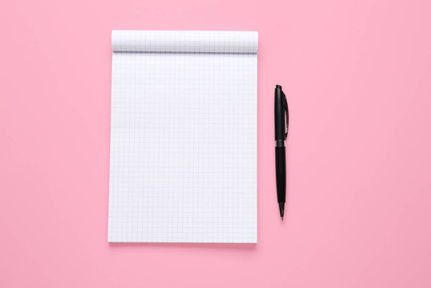 Notebook and pen on color background - Photo, Image