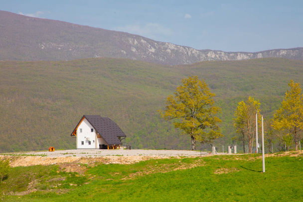Потік річки Уна і місце відпочинку в національному парку Уна поблизу Біхак - Боснія і Герцеговина - Фото, зображення