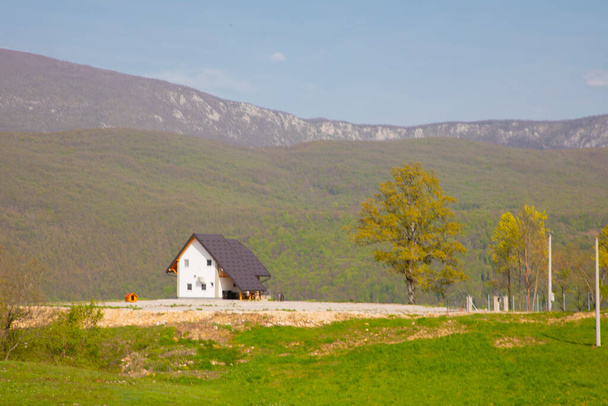 Потік річки Уна і місце відпочинку в національному парку Уна поблизу Біхак - Боснія і Герцеговина - Фото, зображення