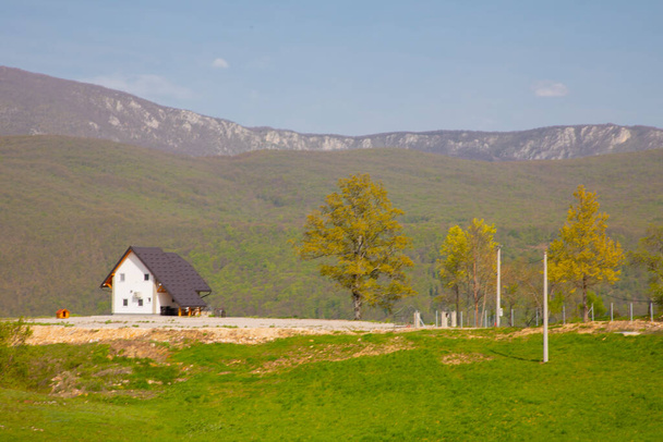 Proud řeky Una a místo pro odpočinek v národním parku Una u Bihac - Bosna a Hercegovina - Fotografie, Obrázek