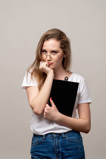 new career stress anxiety worried female employee - Foto, immagini