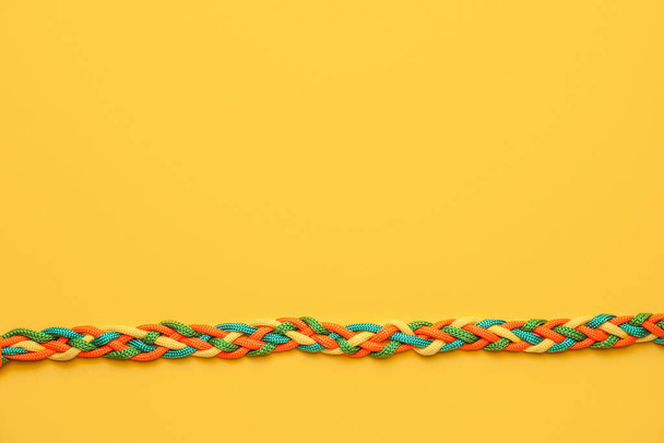 Splétaná lana na barevném pozadí - Fotografie, Obrázek
