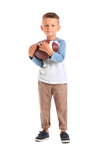 Kleine jongen met rugby bal op witte achtergrond - Foto, afbeelding