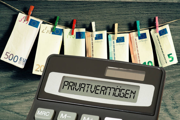 Billets, calculatrices et avoirs personnels en euros - Photo, image