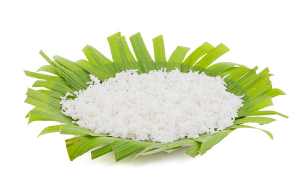 Terveellinen ja tuore kypsennetty riisi tunnetaan myös nimellä basmatiriisi tai intialainen chawal banaaninlehdellä - Valokuva, kuva