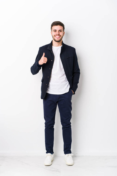 Full body young caucasian man isolated smiling and raising thumb up - Fotografie, Obrázek