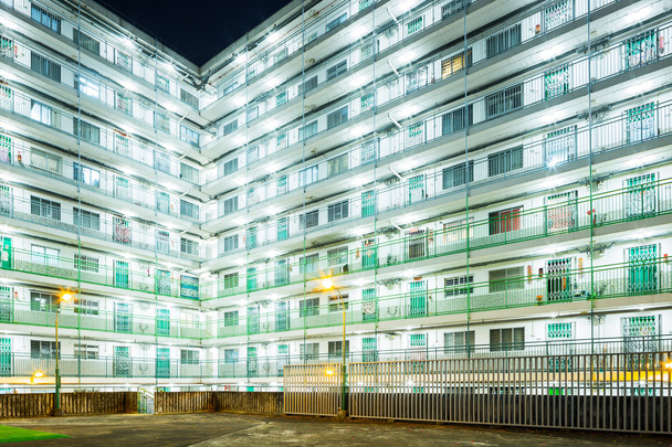 Julkinen asunto Hongkongissa yöllä - Valokuva, kuva
